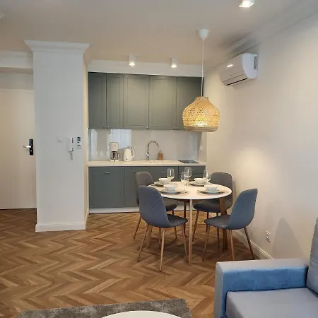 Westin House 131 Apartment *